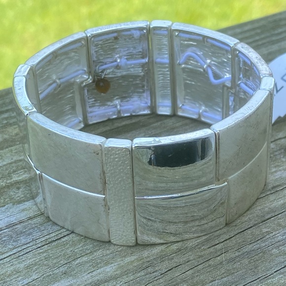 Liz Claiborne wide silver stretch bracelet NWT - Picture 12 of 12